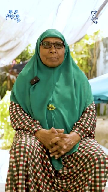 ކުޑަ މަރިޔަނބު: ރަތް ލިބާހުގައި އުތުރު ކައްކުވާލި ތަރި