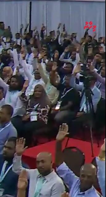 ރައީސް މުއިއްޒަށް ރިޔާސީ ޓިކެޓް ދޭން ފާސްކުރުން