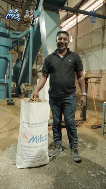 ފެލިވަރުން ކަނޑާ މަހުގެ ބައިތައް ފައިސާއަށް ބަދަލުކުރާ ސިކުނޑި