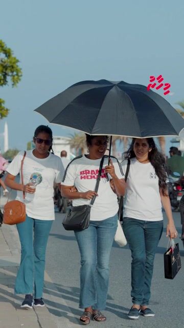 ސްރީ ލަންކާއަށް ދިމާވި ކާރިސާއާ ގުޅިގެން ދިވެހިން ފޯރުކޮށްދިން އެހީތެރިކަން ފާހަގަކުރަން މާލޭގައި އެ ގައުމުގެ ރައްޔިތުން ބޭއްވި އެއްވުން