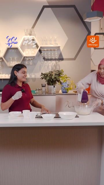 ބްލޫބެރީ ލެމަން ލޯފާއި އައިންތުގެ ދިގު ދަތުރު